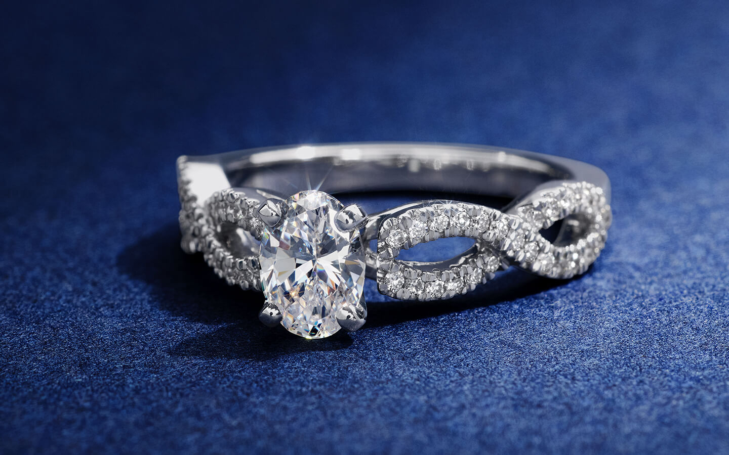 Diamond engagement ring