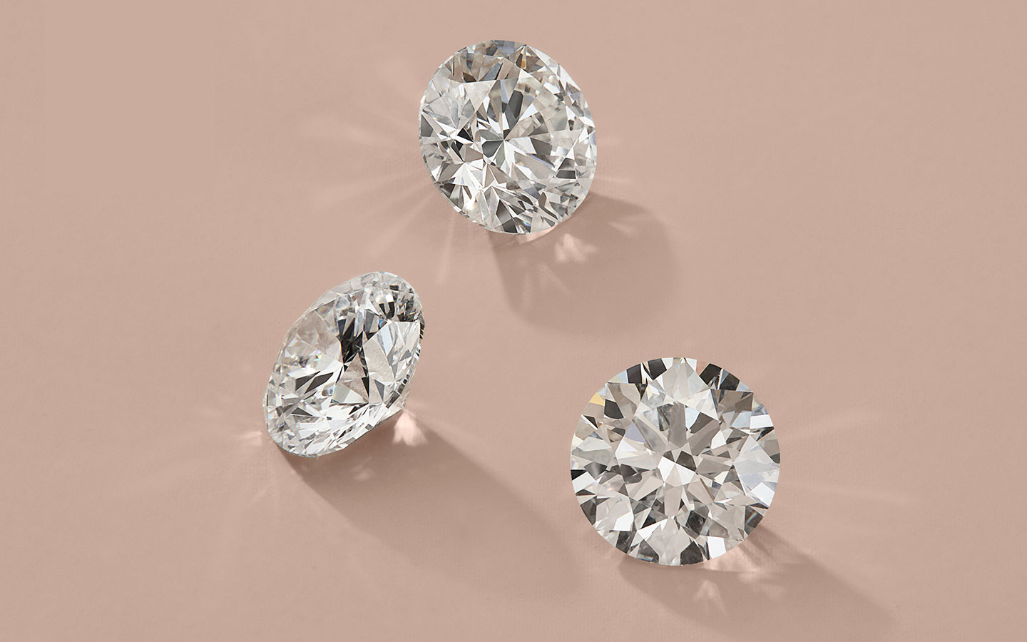Loose round diamonds.