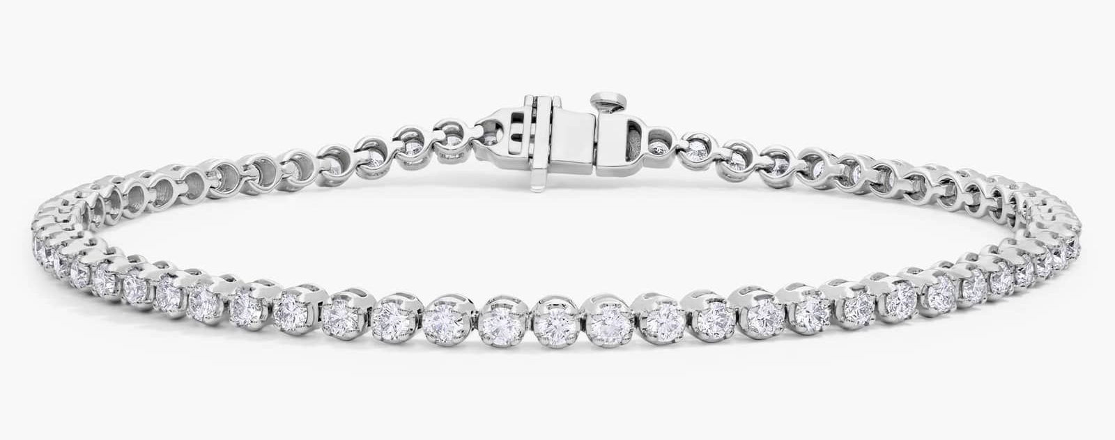 Diamond tennis bracelet in white gold