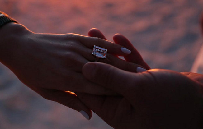 Jennifer Lopez wearing her 15 carat engagement ring while holding hands with Alex Rodriguez