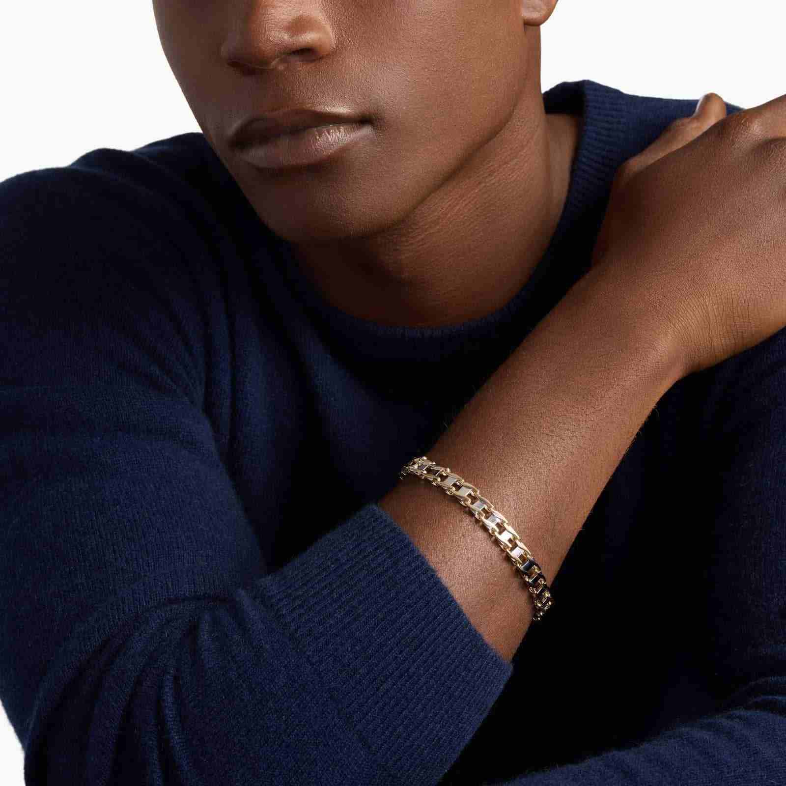 Man wearing a gold men’s bracelet.