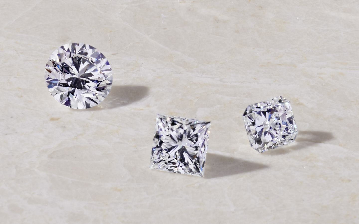 Loose lab-grown diamonds 