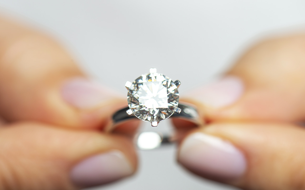 Cubic Zirconia vs. Diamonds: How to Tell Them Apart
