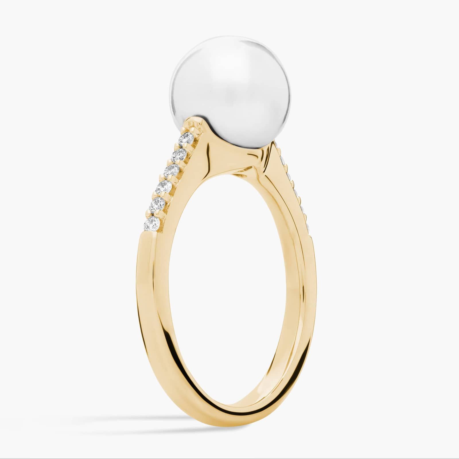 Freshwater pearl fashion ring in yellow gold