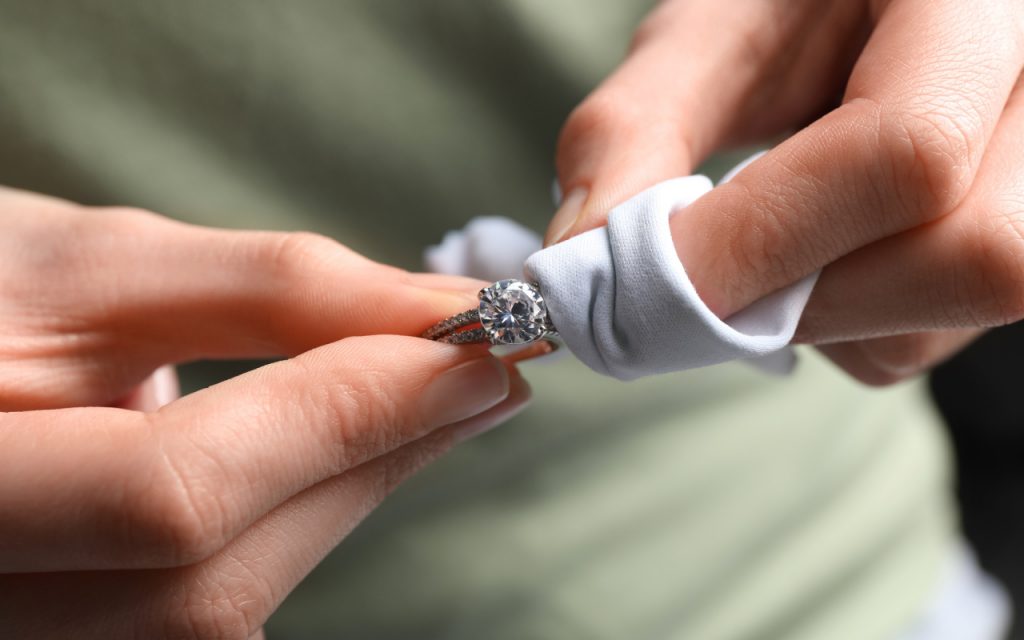 7 Homemade Jewelry Cleaner Methods for Routine Care