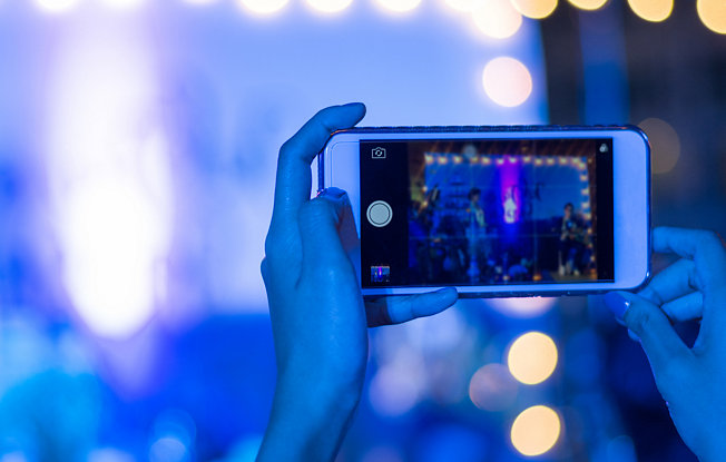 6 Ways Technology Can Enhance Your Wedding