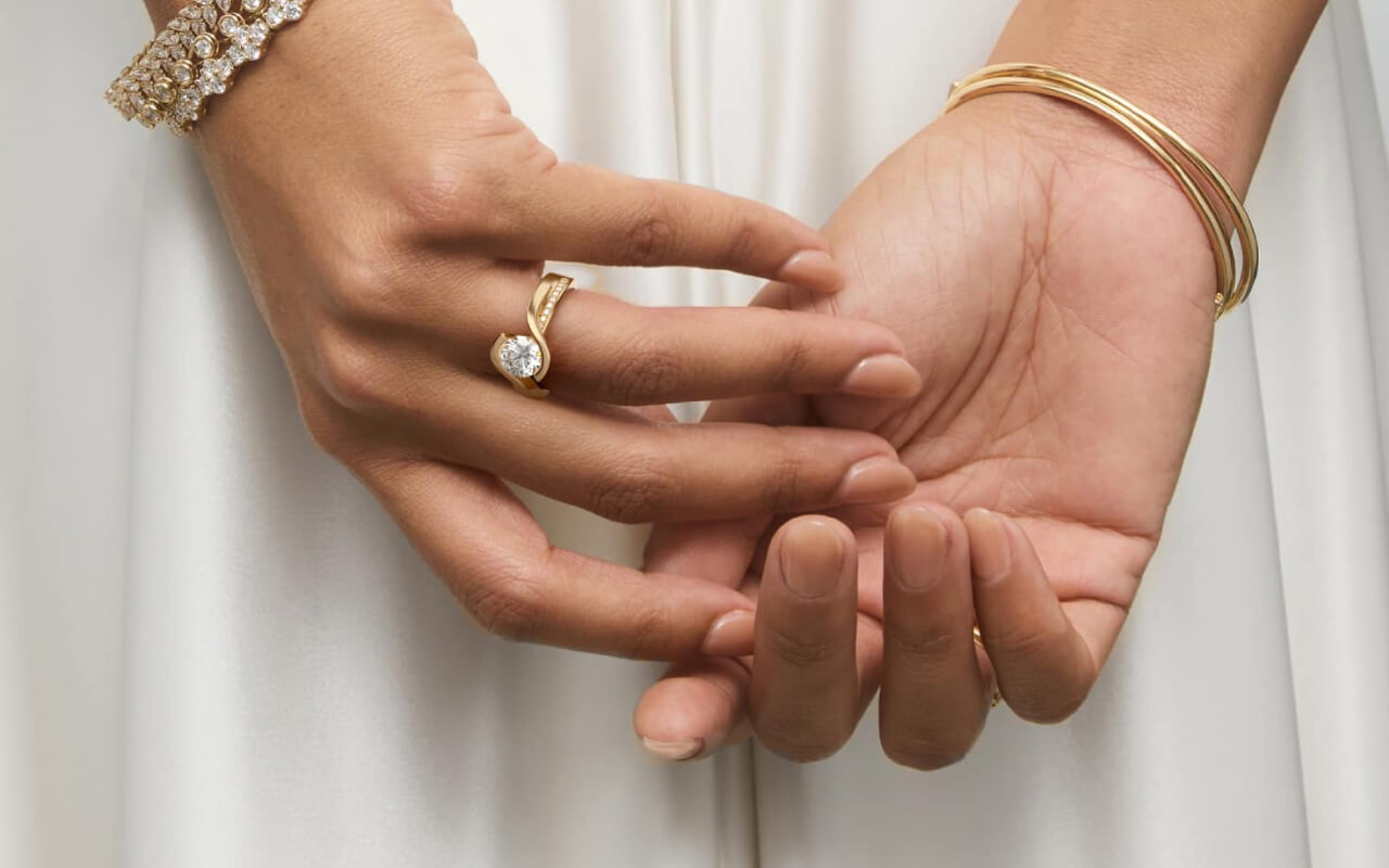 The Complete Guide to Tension Set Diamond Rings: Definition, Pros and Cons
