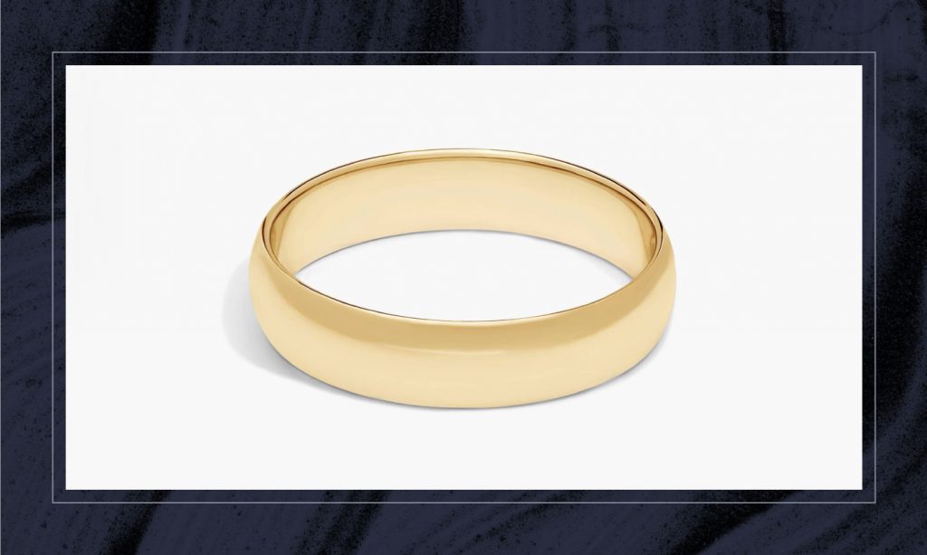 A yellow gold men's wedding band.