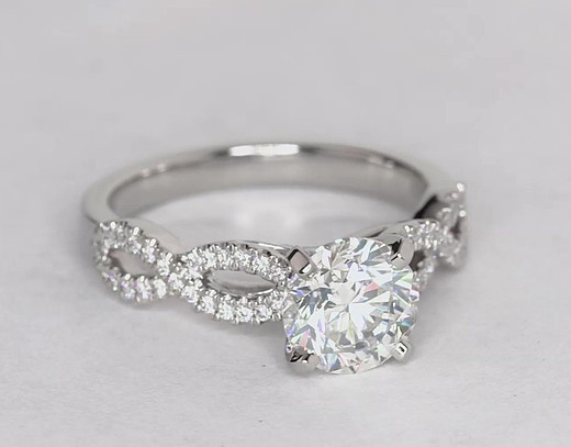Diamond engagement ring